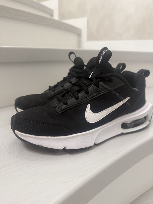 Кросівки Nike 38.5