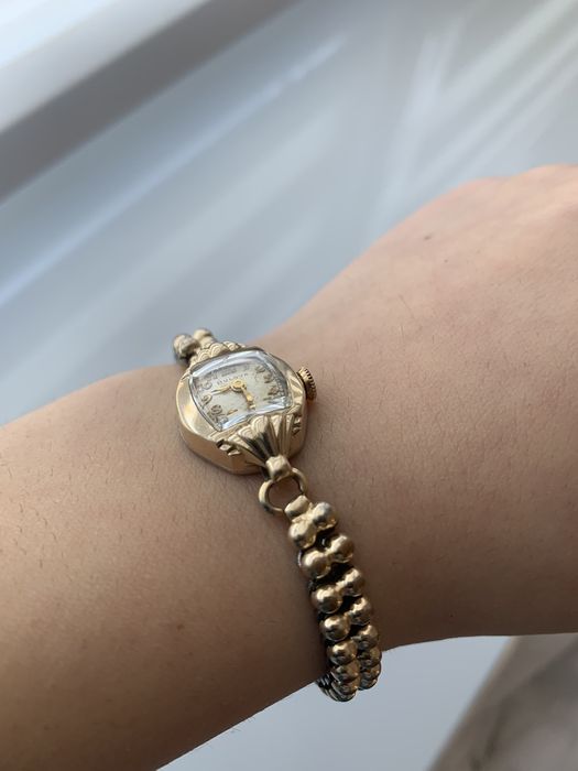 Позолочений годинник Bulova L2