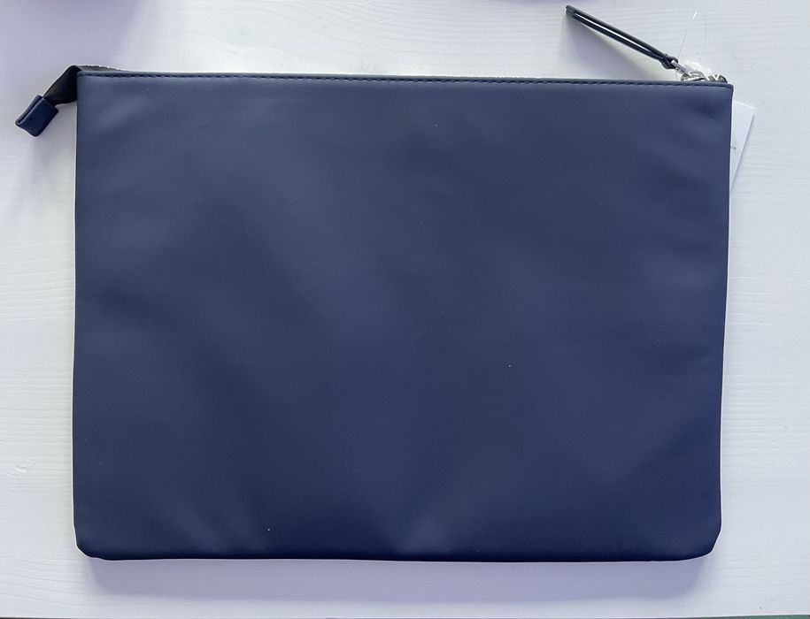 Calvin Klein case na laptopa