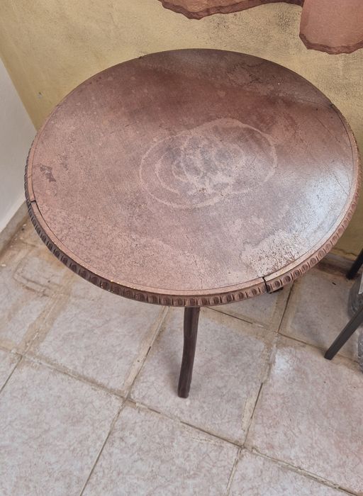 Mesa de apoio em madeira maciça – estilo clássico