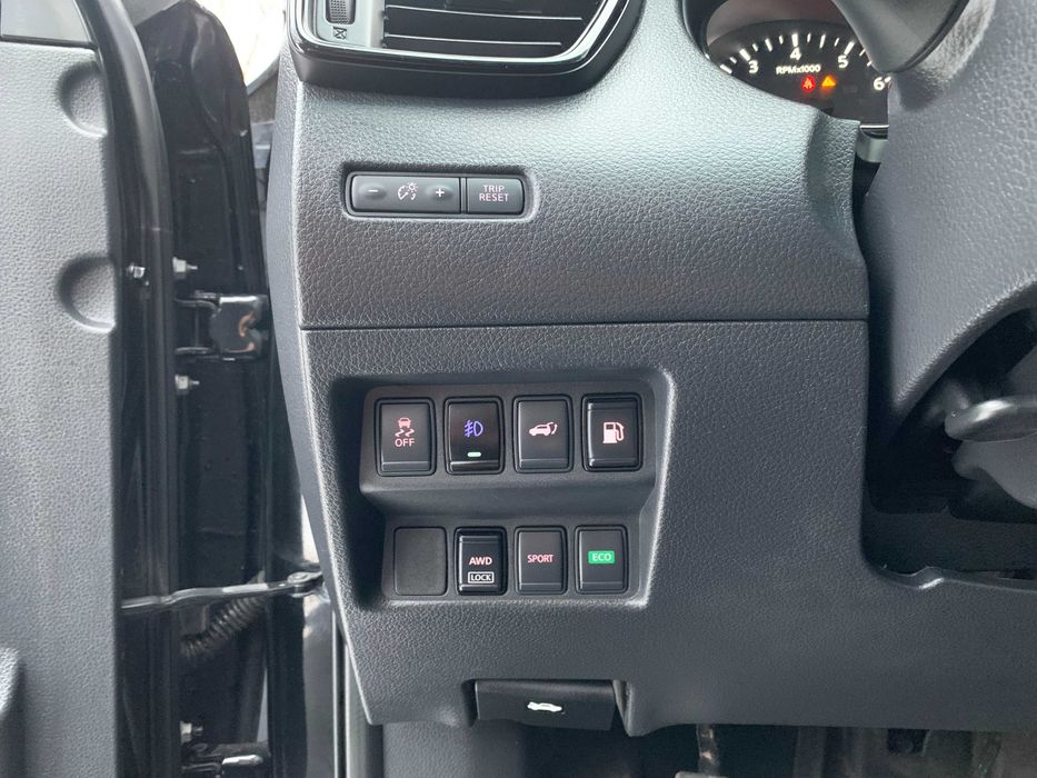 Nissan Rogue полный привод SV AWD 2017 года!