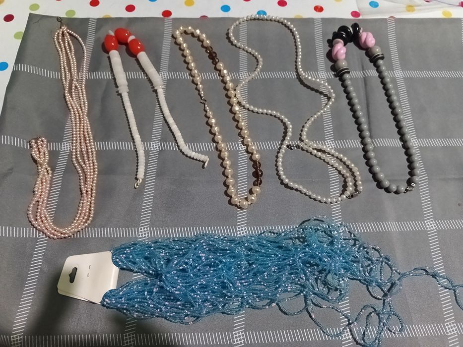 Бусы и другие украшения