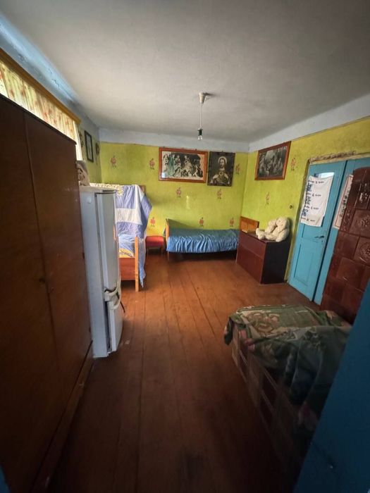 Продаж будинку з великою земельною ділянкою