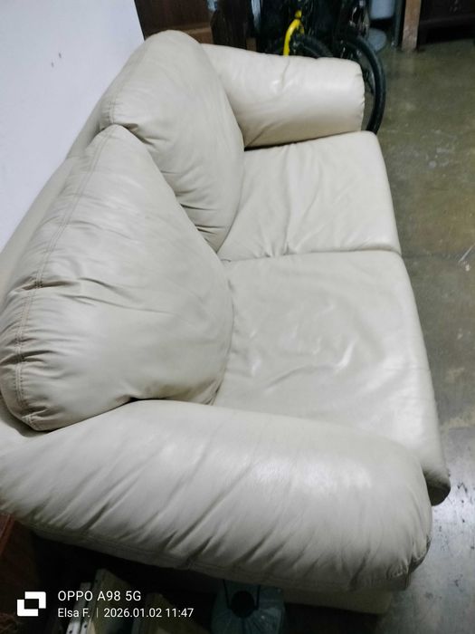 Sofá em pele em bom estado