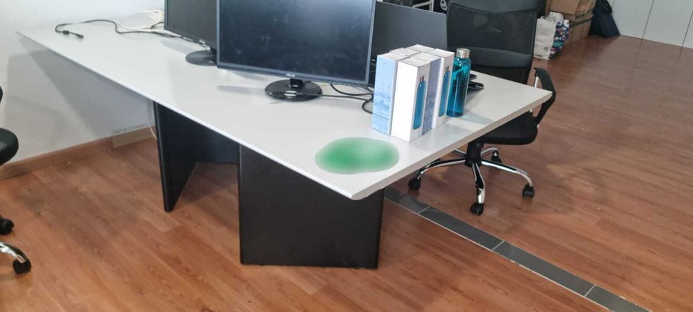 Secretarias de escritório - 2 metros de comprimento por 1,15 largura