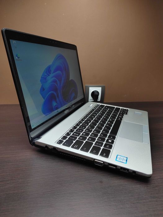 Ноутбук Fujitsu S936 / Intel i5-6200U / FullHD IPS  /