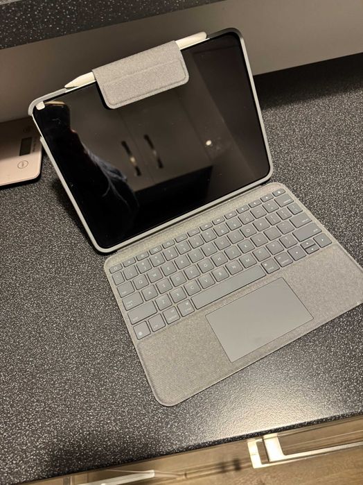 Tablet APPLE iPad Air 10.9" 5 gen. 64 GB Wi-Fi Księżycowa poświata