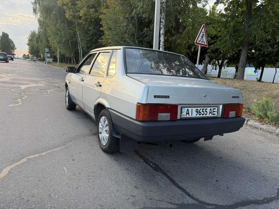 Автомобіль Ваз 21099
