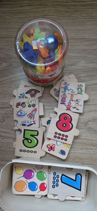 Drewniane puzzle liczby i alfabet