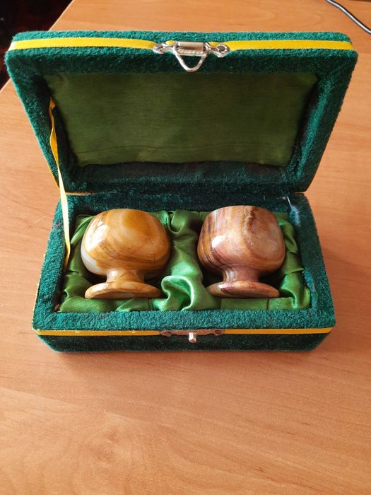 Рюмки в футляре (оникс)