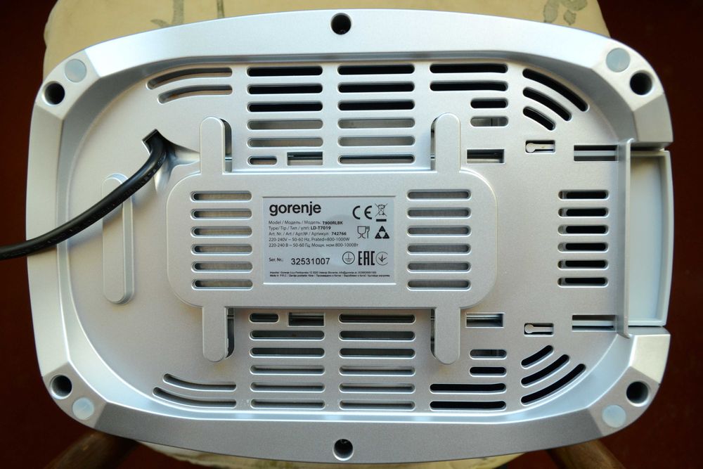 Тостер "Gorenje". Нуждается в ремонте.