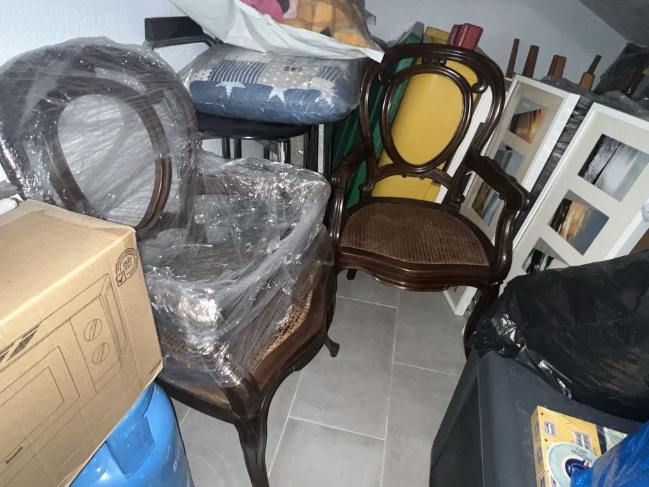 Dois cadeiroes classicos