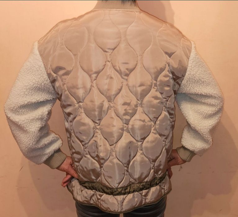 Beżowo biała kurtka damska