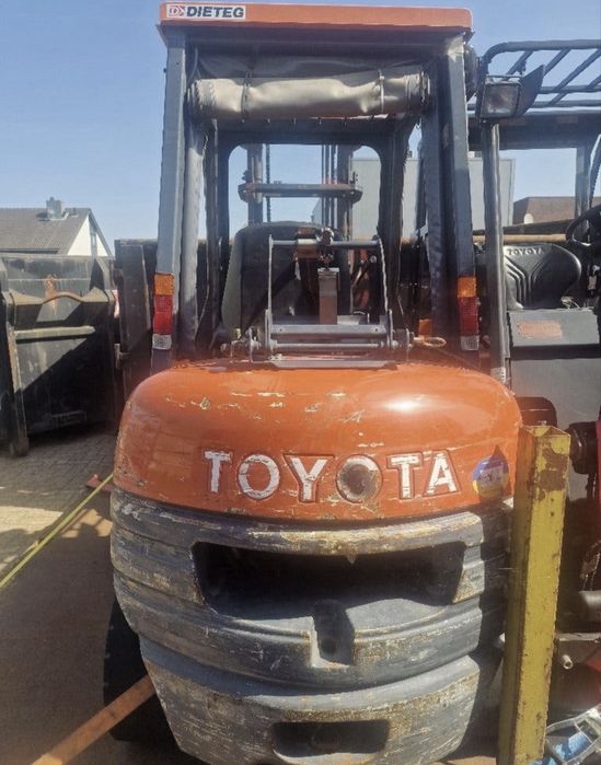 Wozek widlowy Toyota benzyna + LPG
