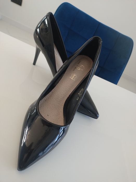 Buty na obcasie szpilki czarne klasyczne lakierowane