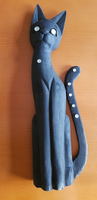 Kot figurka z drewna
