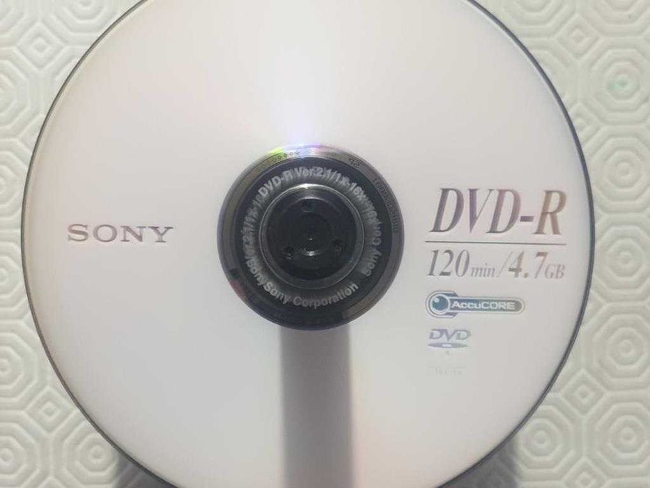 Pack de 79 DVD-R + 26 CD-R
