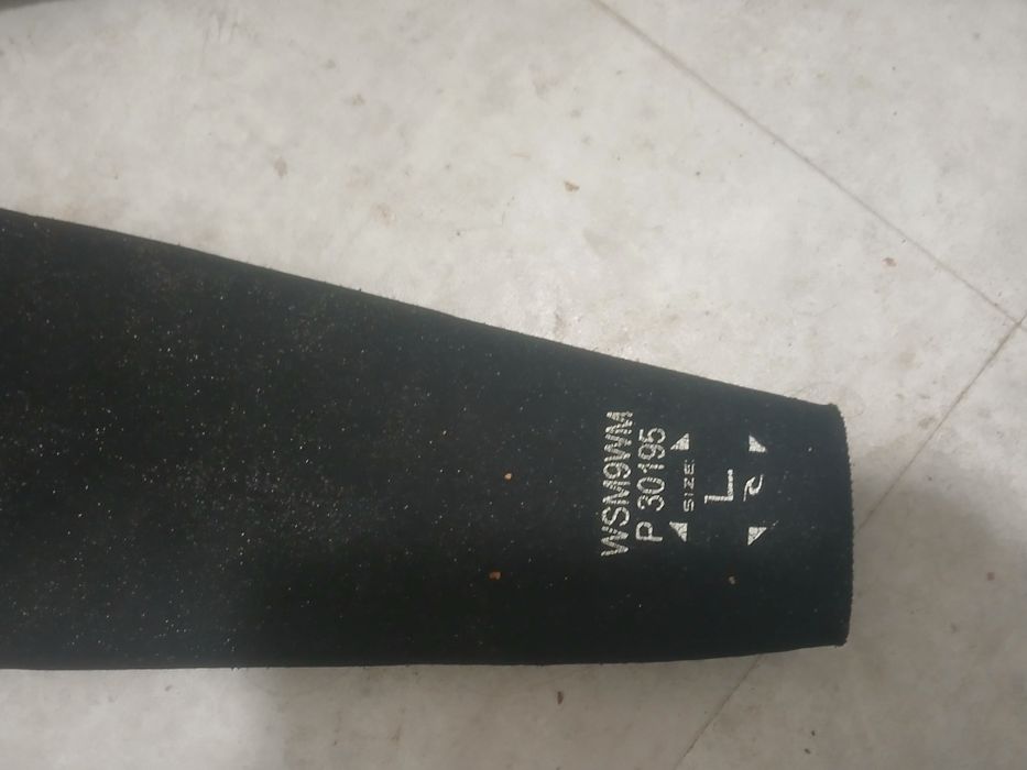 Fato de mergulho quiksilver M ( c/ problema no fecho )