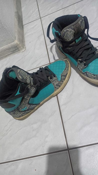 wyjątkowe kolorowe buty Supra sneakersy 42.5