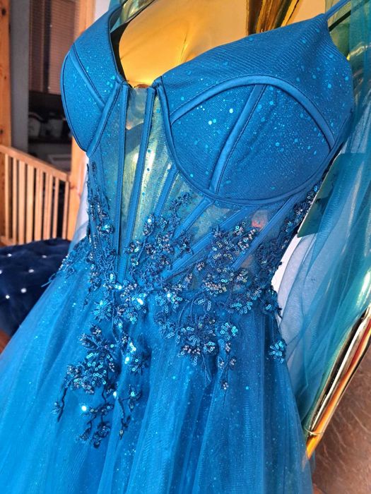 Zjawiskowa suknia na studniówkę Paradis Glamour Blue Emerald R40. Pols