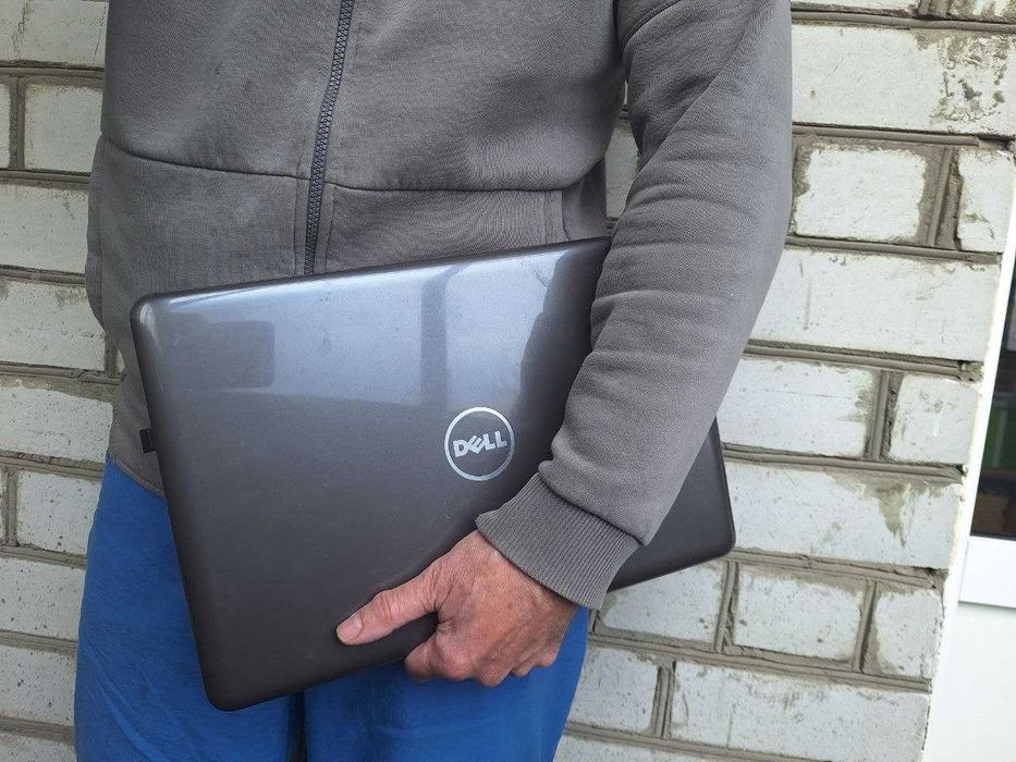 Ноутбук DELL Inspiron 5567. Екран 15,6'. Intel Core i3. Відеокарта AMD