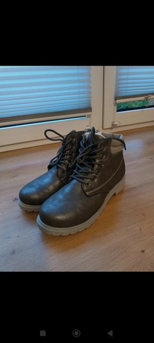 Nowe zimowe buty za kostkę w rozmiarze 41