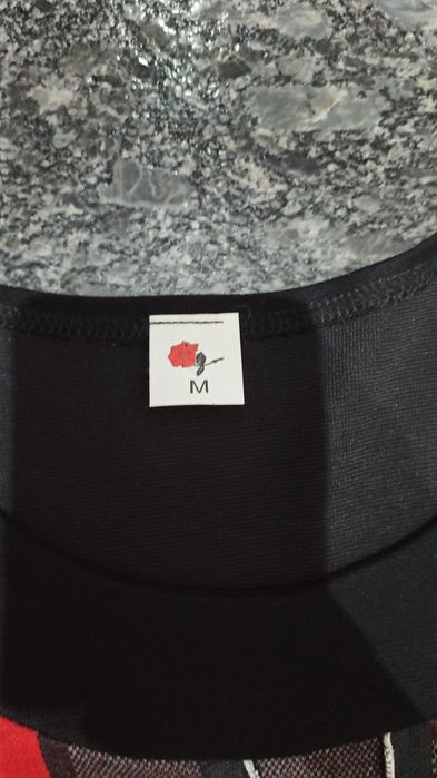 Bluzka czarno - czerwona rozmiar M