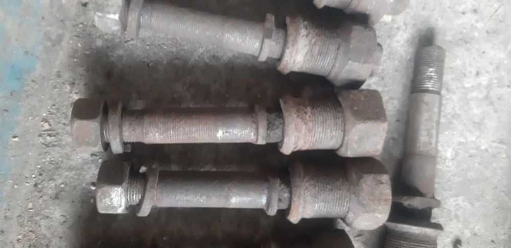 Шпилька ступицы колеса заднего КрАЗ правая L=130 мм 256Б1-3104050