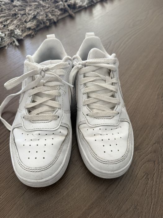 Tenis nike brancos