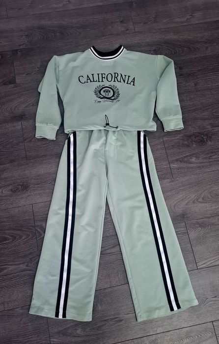 Спортивний костюм для дівчинки