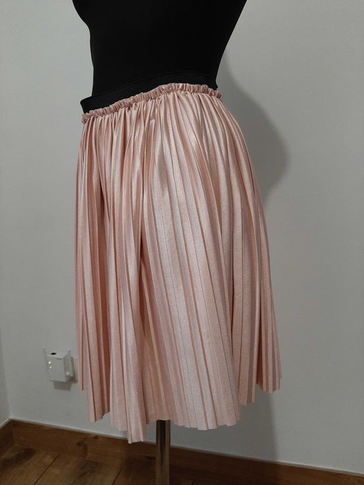 Plisowana, połyskująca spódnica w kolorze pudrowego różu, XS/S/M