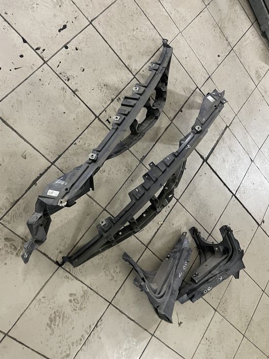 Бмв е70 е71 кріплення крила