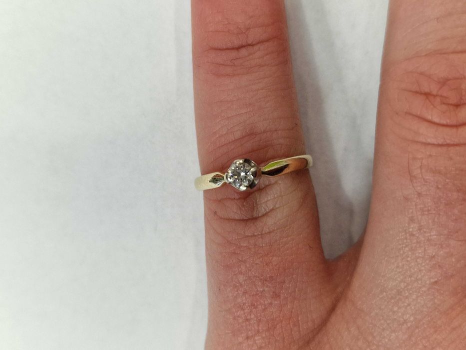 0.15 CT! Złoty pierścionek/ 585/ 1.45 gram/ R10.5/ Brylant/ Żółte złot