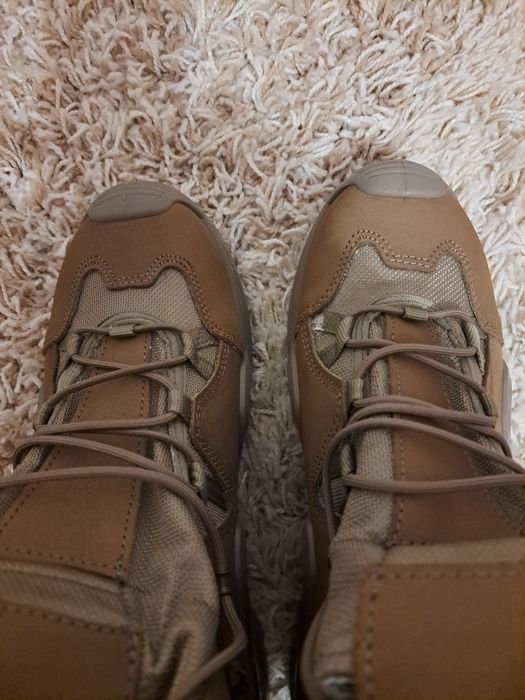 Продам берці нові