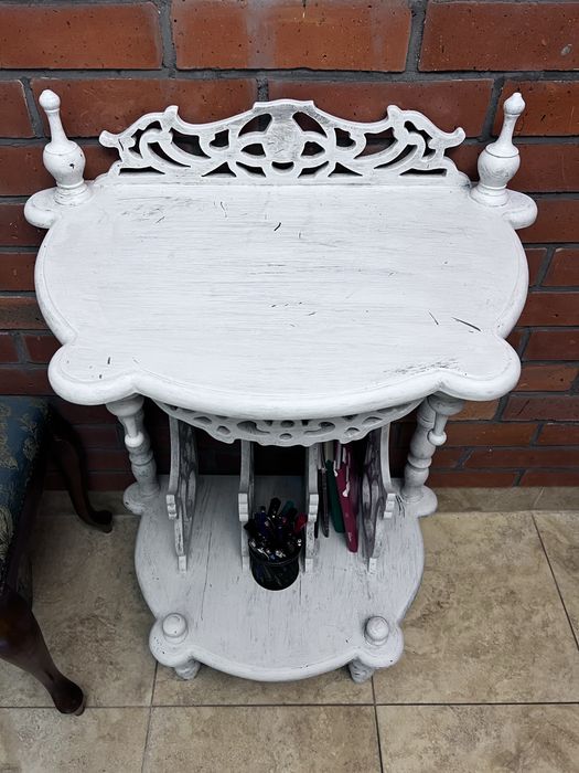 Piekna, zadbana, antyczna serwantka, swietny stan, mala szafka na dole