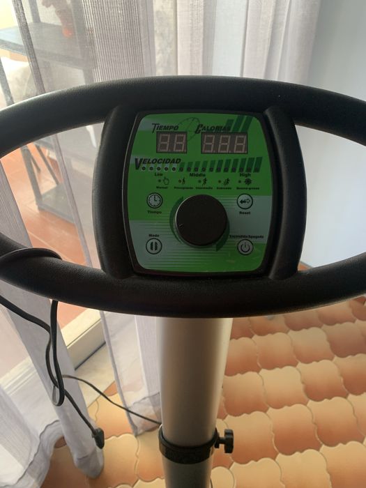 Máquina de fitness vibratória