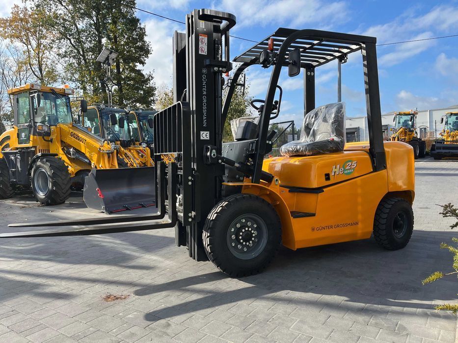 Nowy elektryczny wózek widłowy Gunter Grossmann 2,5T triplex.
