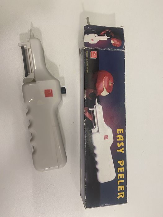 Nearly New Electric Fruit or Vegetable Peeler64575238492801120