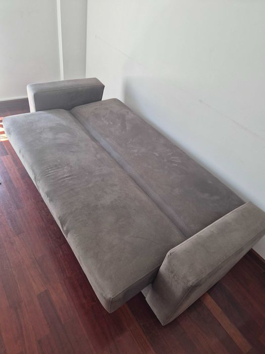 Sofá-cama 3 lugares com baú