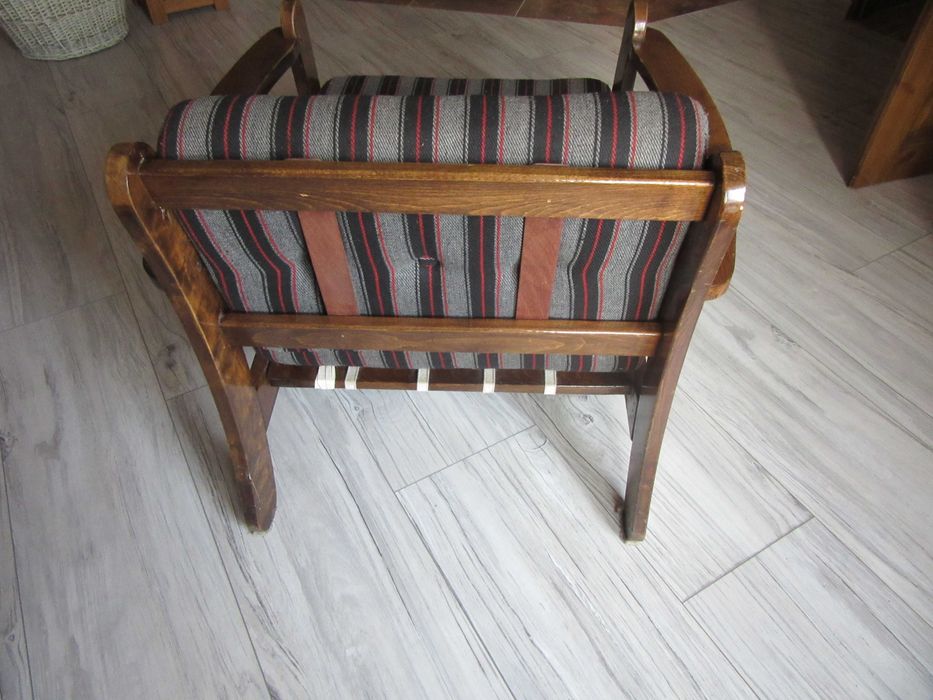 Fotel drewniany oparcie pianka pokryte bawelna, mozna sciagac 77cmx69