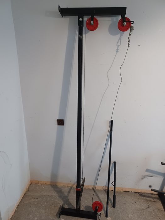 Wyciąg górny i dolny do ściany siłownia