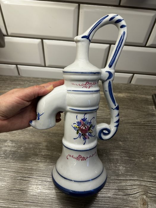Pompa z porcelany- figurka dla kolekcjonera