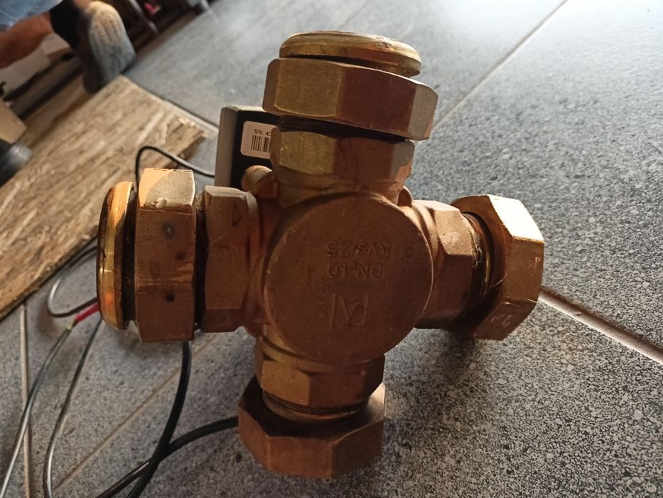 Zawór czterodrogowy Afriso z siłownikiem DN 40 ( 1 1/2')