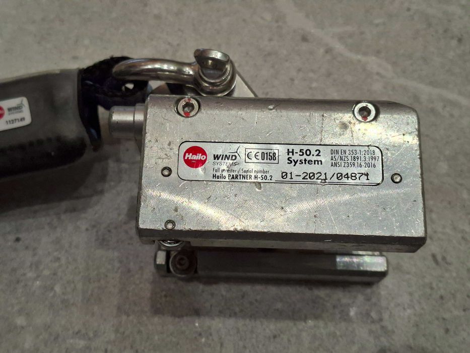 Wózek asekuracyjny do pionowego systemu linowego Hailo