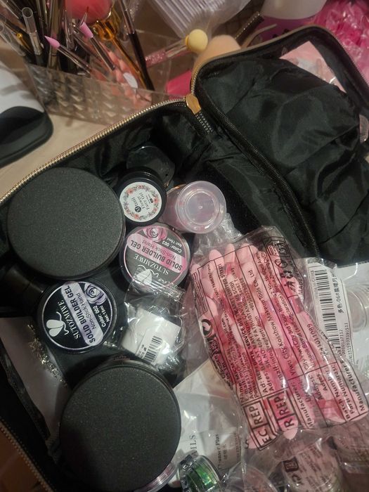 Todo o material de unhas de gel