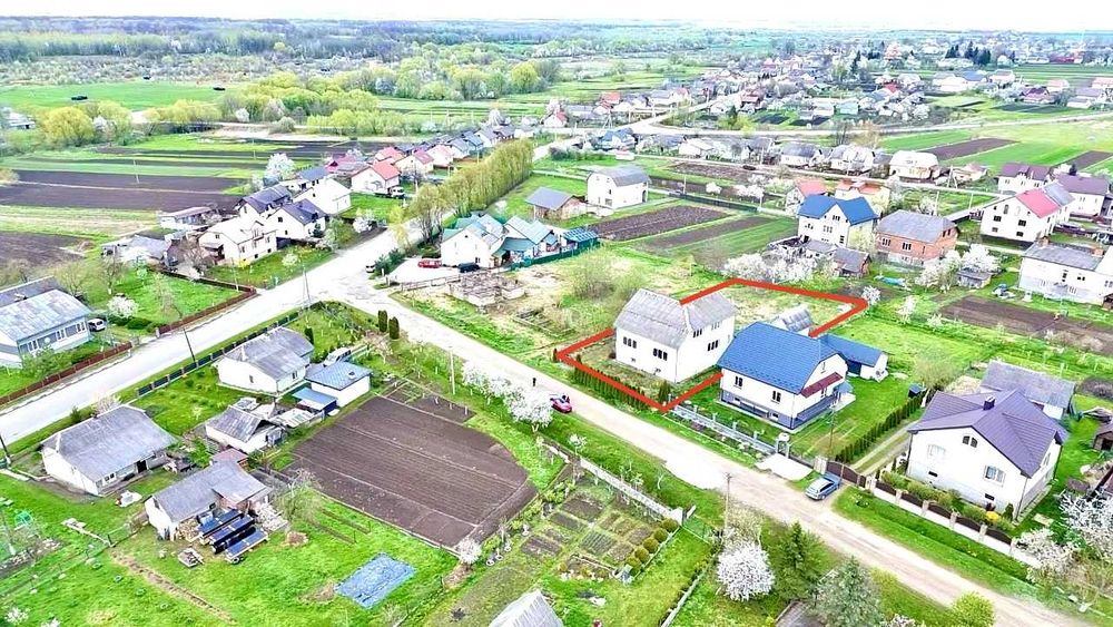 Просторий будинок 317 м² з ділянкою 12 соток у Дашаві