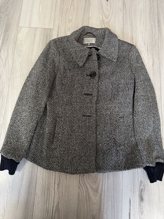 Коротке жіноче пальто