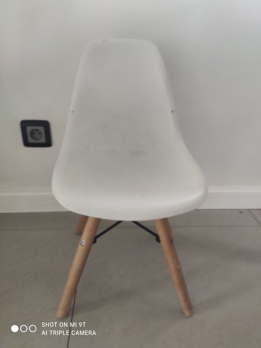 Krzesełko dziecięce białe