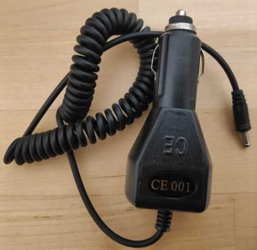 Carregadores carro para telemóveis.