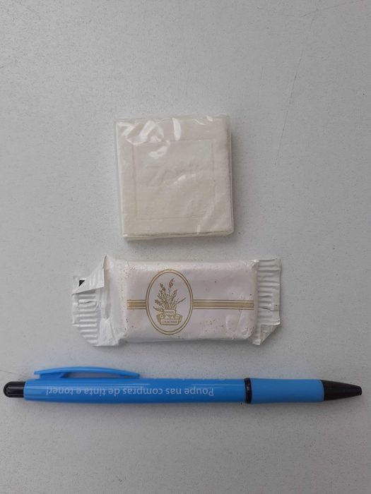 Sabonetes miniatura de vários hotéis